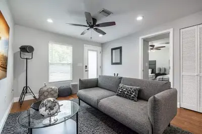 Image de Cozy 2br Seminole Heights Bungalow w/ Parking