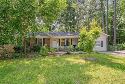 Image de Optimist Prime – Fenced 3br Near Pool, Deck, Wi-Fi, Pets Ok,  Near Midtown