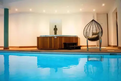 Image de Havre de Paix à Bruxelles avec piscine, sauna, jacuzzi