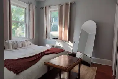 Image de Fully Private 1br Home • King Bed • Walk to Train & Downtowns – Near Nyc & Ewr