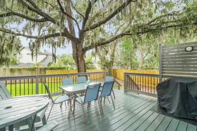 Image de Island Oaks - your perfect Savannah escape!
