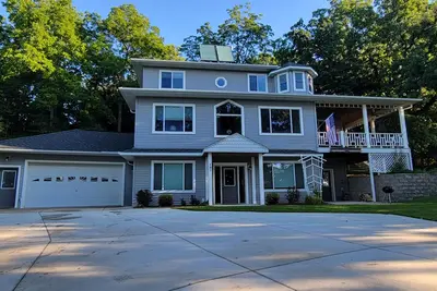 Image de Stylish Riverview Escape