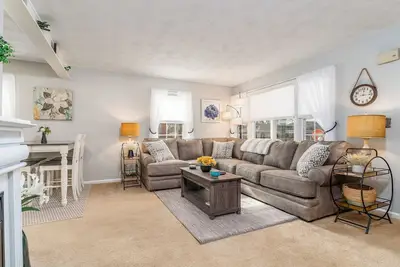 Image de Charming 2-bedroom bungalow, pet friendly, King bed in Wonderful Terre Haute