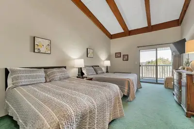 Image de Cedar Lodge Room-Private Balcony Close to Weirs!
