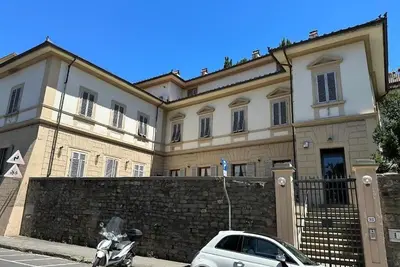 Image de Historic house with garden across from Nyu Florence