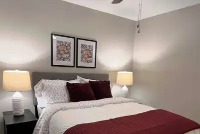 Image de Whole House, No Stairs, King Bed, Kitchen & Backyard Patio