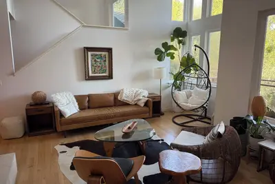 Image de Large Modern Home in Redwood Grove Steps to Vibrant Mill Valley