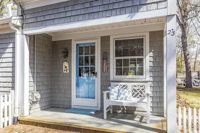 Image de Charming Cape Cod Cottage walking distance to the beach