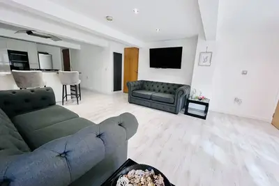 Image de Stunning unique 2 bedroom 2 bathroom studio apartment private parking
