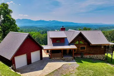 Image de The Den at Bear Roots Tree Farm - 4-bedroom cabin with Ac, WiFi in Mars Hill