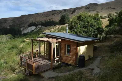 Image de Lime Hut with wood burning sauna - Waipara Narrows offgrid