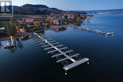 Image de Family and Friends! ! Lake front condo lake/pool view. Top 🔝 Floor