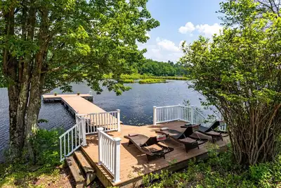 Image de New:Modern Waterfront Home w/ dock nr Bethel Woods