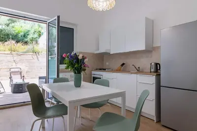 Image de GuestHost - Seaview Apartment near Palermo