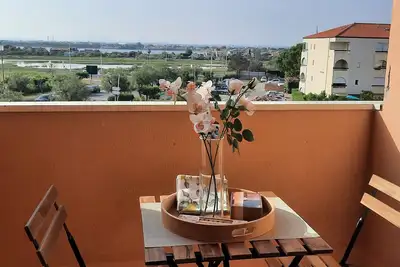 Image de Appartement T2 cosy avec terrasse & vue – Plage à 5 min – Palavas/Carnon