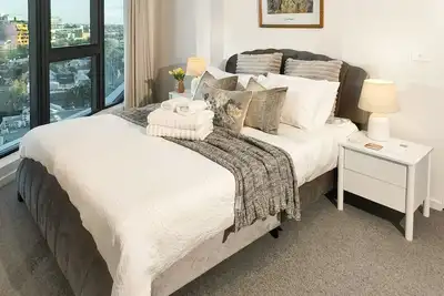 Image de South Melbourne 3br Amazing View Gym Sauna Kids Playroom Parking  and sky pool!