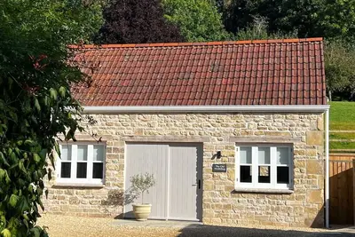 Image de The Old Workshop Monkton Combe - Elegant Cotswolds Retreat minutes from Bath
