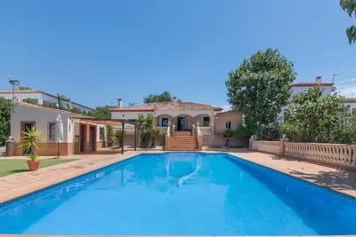 Image de Villa Durán Esteban. Relax and unwind in this quiet and elegant villa.