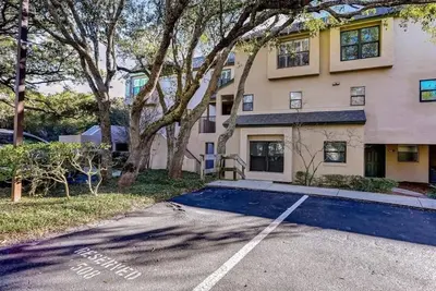 Image de 508 & 509 Sailmaker - Side-by-Side Condos with adjoining back terrace.
