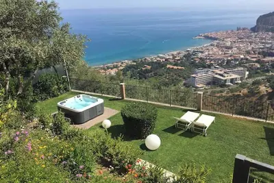 Image de Homerez - Villa en bord de mer à Cefalù avec jacuzzi privé