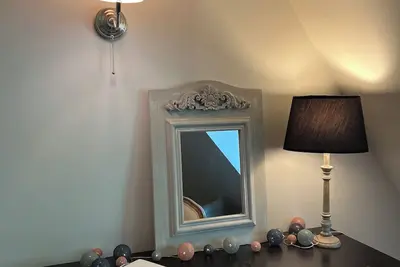 Image de Gite 2 personnes avec accès au jardin de 2000m2, transats, mobilier de jardin