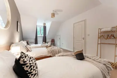 Image de Stylish 6-Br Getaway in Quiet Mildenhall Area!