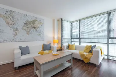Image de 2-bedroom apartment in charming Smithfield Market with Parking