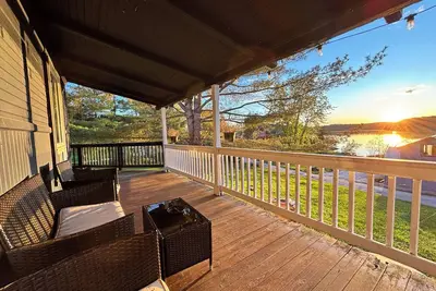 Image de Cozy and cute 3 bedroom 1 bath cottage on beautiful Lac Heney