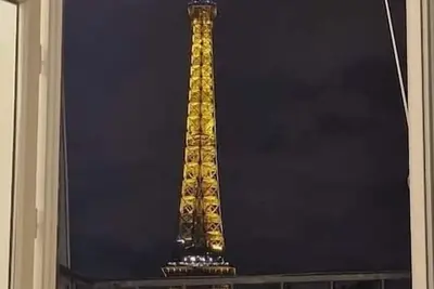 Image de Parisian 3br with Balcony, Eiffel Tower View and Timeless Elegance