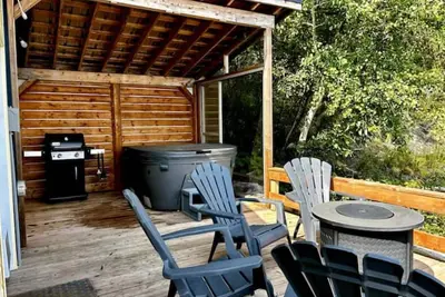 Image de Waterfront Loft with Hot Tub, Bbq and Fire Pit