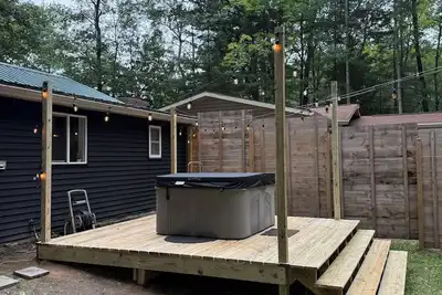 Image de 2-bedroom pet friendly Lake Huron cabin with Hot Tub, Sauna in Greenbush