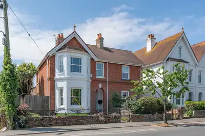 Image de Bembridge Village 1 Minute Walk 4 Bedrooms 2 Bathrooms Plus Good Garden