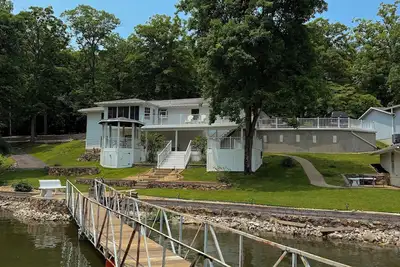 Image de Luxury Waterfront Home at Mm 4 In Prime Loto Location - Private Dock & Swim Area