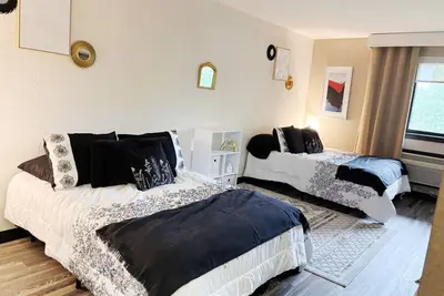 Image de Charming 2-bed apartment with WiFi, Ac in brilliant Madison