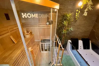 Image de Stunning house with jacuzzi, sauna, home cinema and bubble pool in Amiens.