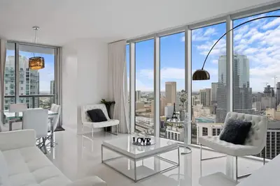 Image de Icon Brickell 2br | Poolside Paradise in the Sky