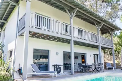 Image de Bassin d’Arcachon, proximité plage, Villa luxueuse à Pyla sur mer avec piscine.