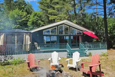 Image de Four Season Lakehouse with beautiful views and crystal clear water.