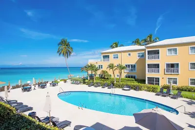 Image de Regal Beach 122-Direct Ocean View-2 Bedroom-Pool-On 7 Mile Beach