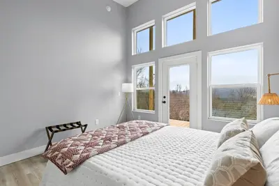 Image de Peaks & Pines Retreat - Gated & Fully Paved - Private Home