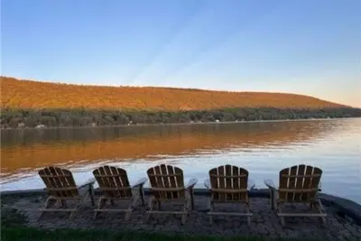 Image de New! Keuka Farmhouse with lake access!