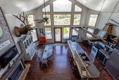 Image de Rustically charming 4-bedroom house with WiFi and Ac in Charlo