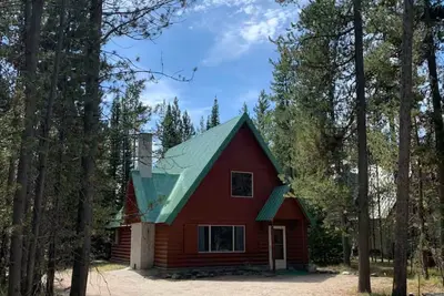 Image de Charming 2-bedroom cabin in enchanting Island Park with WiFi