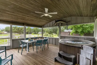 Image de Serenity on Trinity - Hot Tub - Pets Welcome