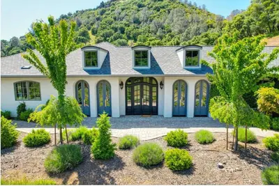 Image de Luxury 10 Acre Gold Country Estate: Pool, 4 Bedroom & 3. 5 Baths