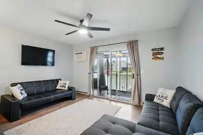 Image de Charming first floor condo on the canal of Lake Erie