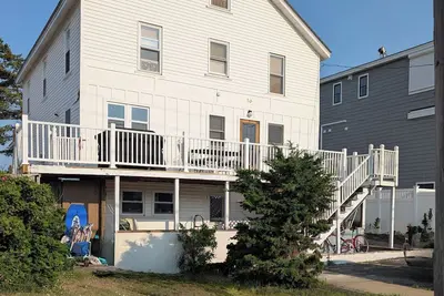 Image de Reno'd 7-bedroom getaway steps from Hampton harbor 5 min walk to Seabrook Beach!