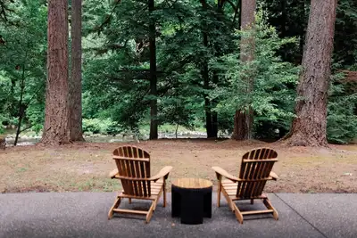 Image de Peaceful Forest Riverfront Escape near Pdx