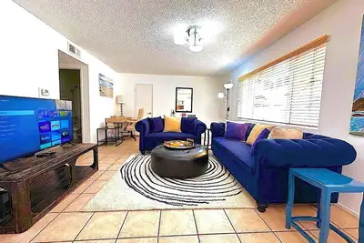 Image de 2br Condo w/ King Bed + 3 Pools, Hot Tubs, Basketball Court & More!