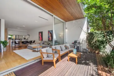 Image de Arcady, a modern townhouse in Norwood.